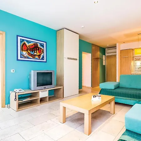 Amazing In With 2 Bedrooms, Wifi And Swimming Pool Novi Vinodolski