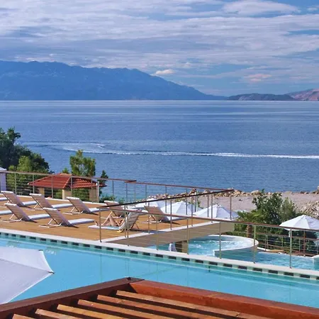 Amazing In With 2 Bedrooms, Wifi And Swimming Pool * Novi Vinodolski