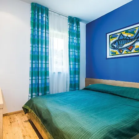 Amazing In With 2 Bedrooms, Wifi And Swimming Pool Novi Vinodolski