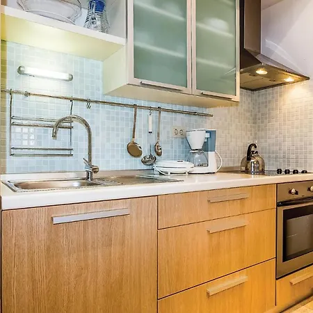 Amazing In With 2 Bedrooms, Wifi And Swimming Pool Appartamento
