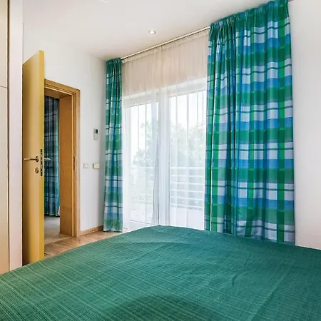 Amazing In With 2 Bedrooms, Wifi And Swimming Pool Appartamento