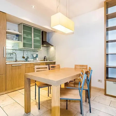Amazing In With 2 Bedrooms, Wifi And Swimming Pool Appartamento Novi Vinodolski