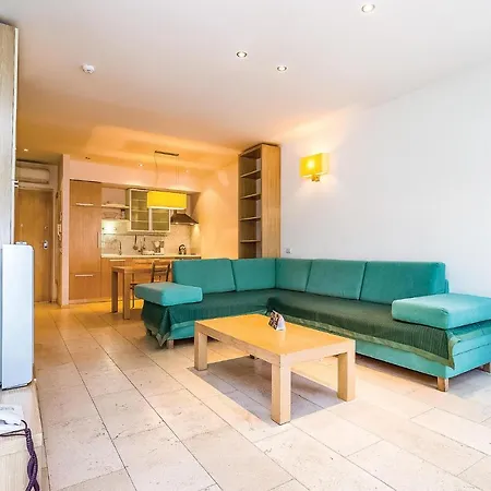 Amazing In With 2 Bedrooms, Wifi And Swimming Pool *