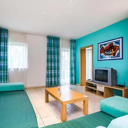 Amazing In With 2 Bedrooms, Wifi And Swimming Pool