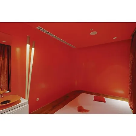 Amazing In With 2 Bedrooms, Wifi And Swimming Pool Апартаменты