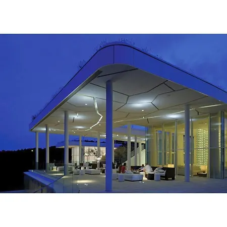 Amazing In With 2 Bedrooms, Wifi And Swimming Pool