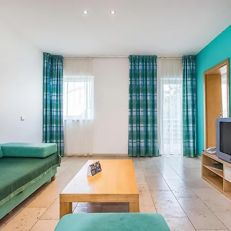 Amazing In With 2 Bedrooms, Wifi And Swimming Pool