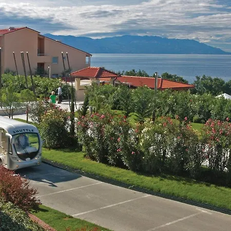 Amazing In With 2 Bedrooms, Wifi And Swimming Pool *
