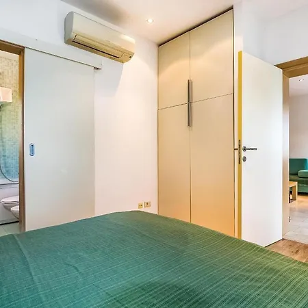 Апартаменты Amazing In With 2 Bedrooms, Wifi And Swimming Pool Нови-Винодолски